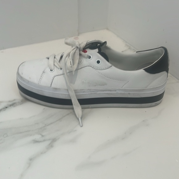 Alice and Olivia logo white sneakers size 7 1/2 - Picture 2 of 6